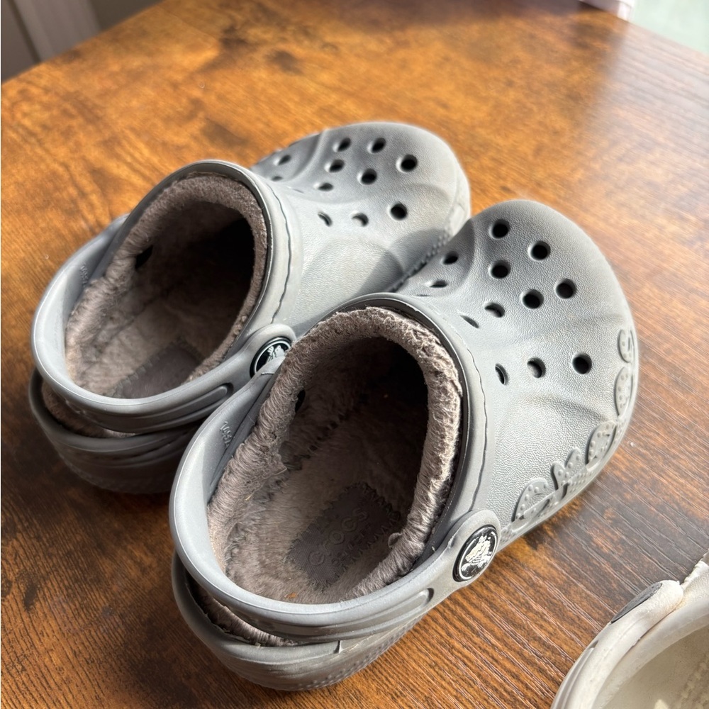 Gray and White Baya Crocs Bundle 2 Pairs - Picture 4 of 5